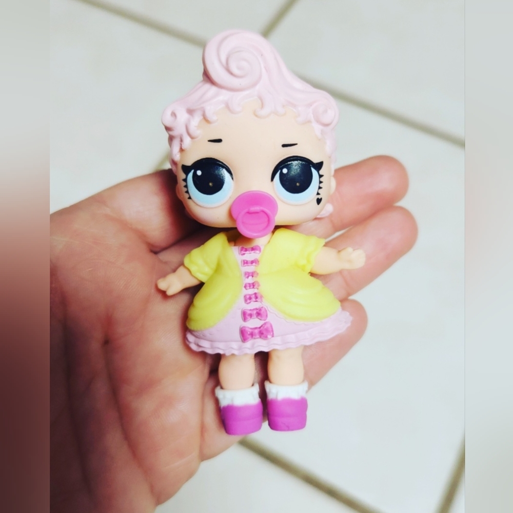 MGA LOL Surprise Dolls Series Royal High-Ney